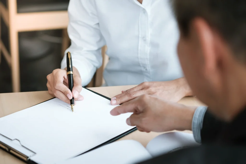 auditor-or-internal-revenue-service-staff-busines-2025-01-23-07-37-43-utc