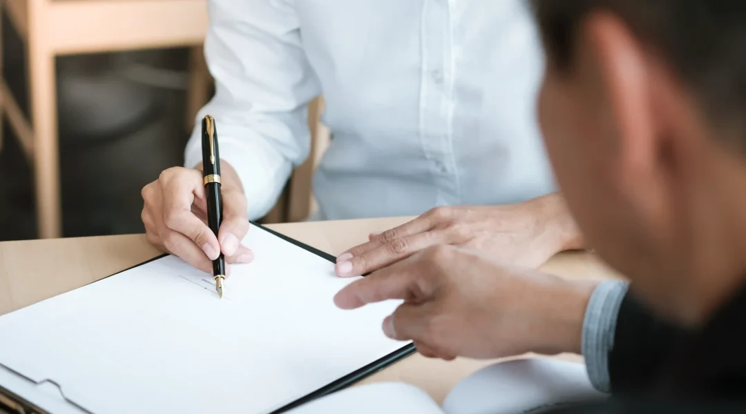 auditor-or-internal-revenue-service-staff-busines-2025-01-23-07-37-43-utc